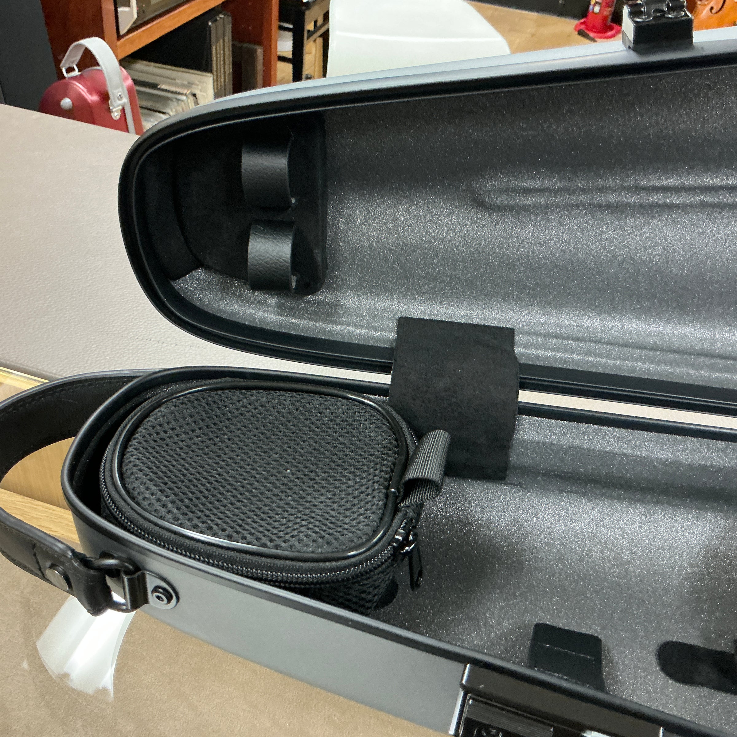 Negri New Violin Case Vulcano Triangular ネグリヴァイオリンケース