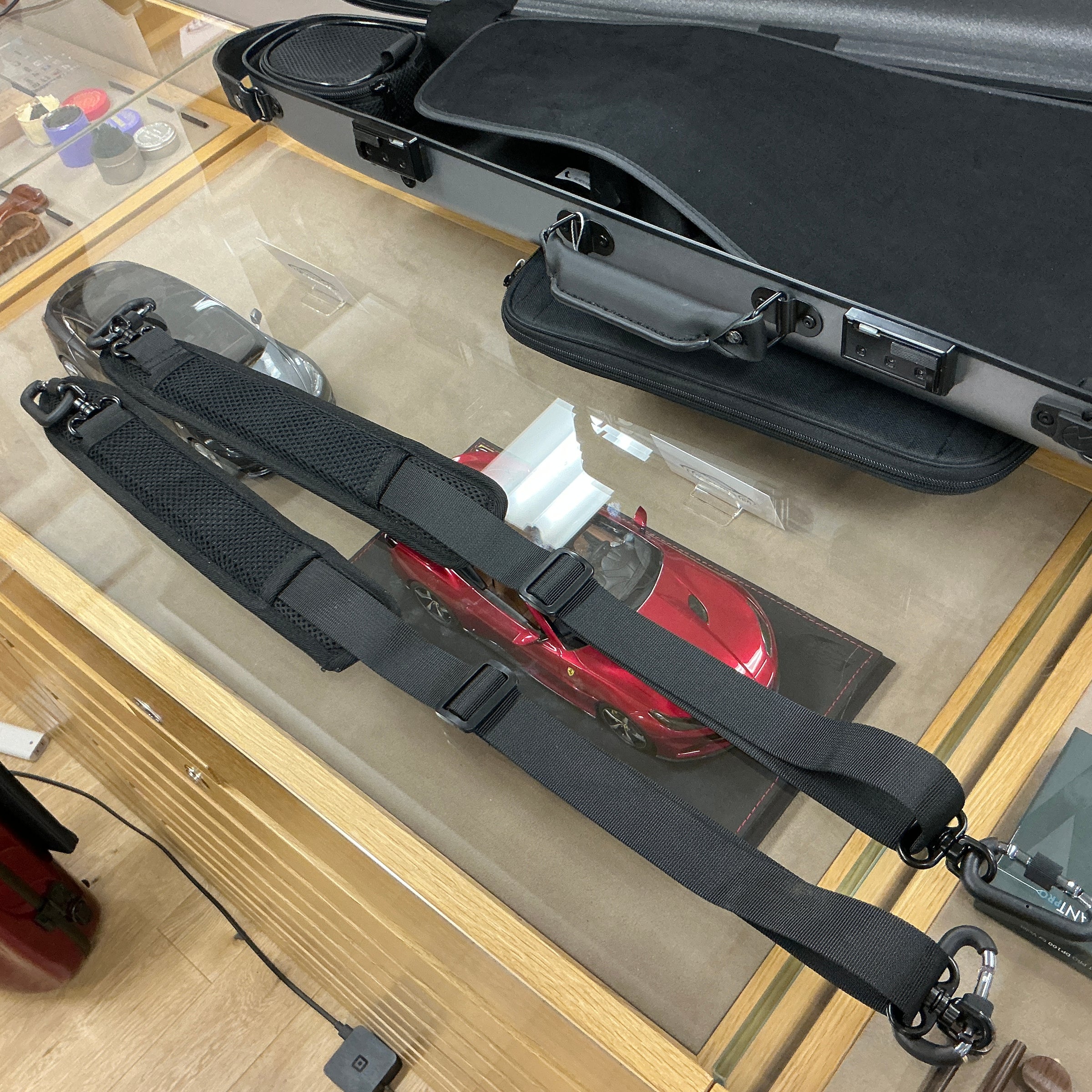 Negri New Violin Case Vulcano Triangular ネグリヴァイオリンケース