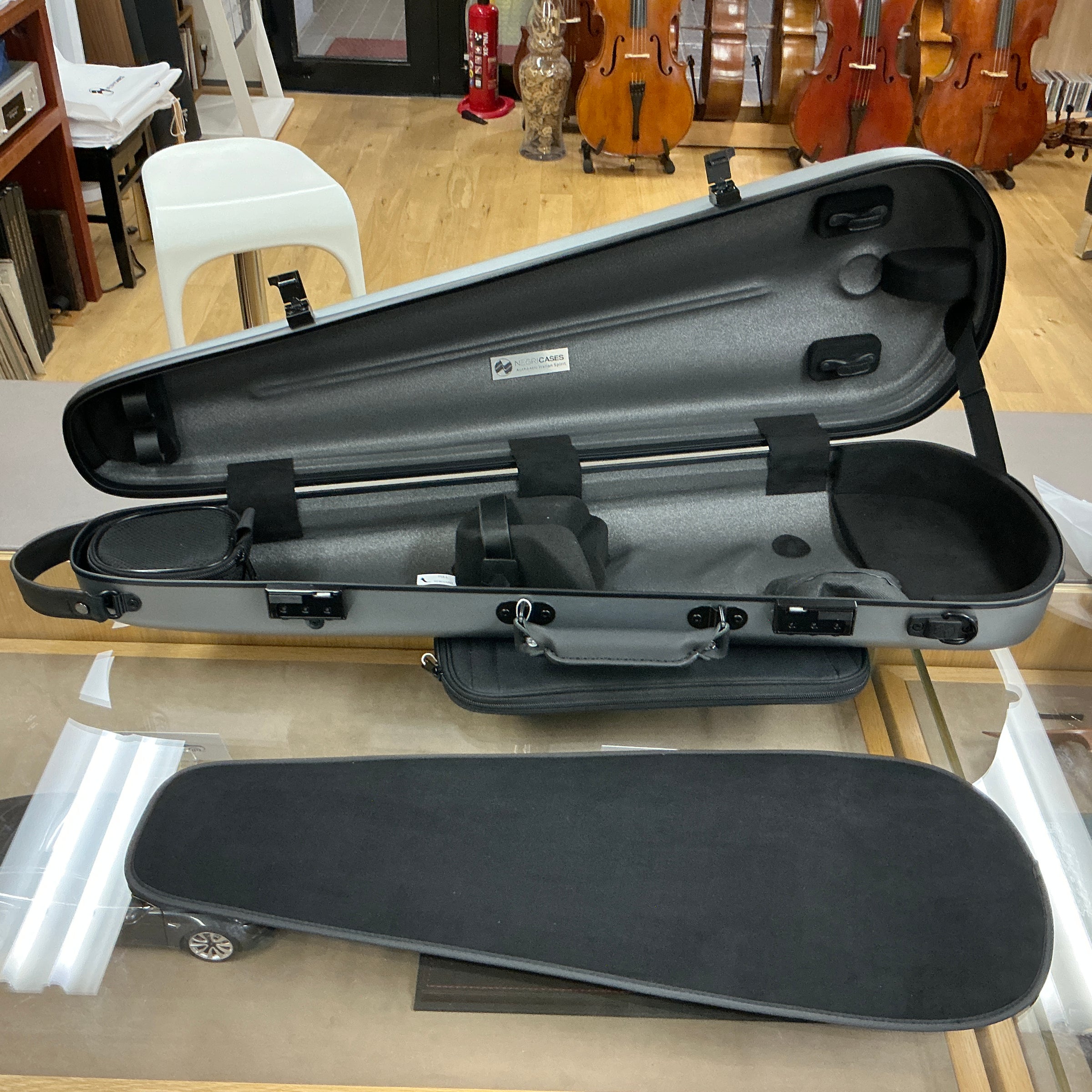 Negri New Violin Case Vulcano Triangular ネグリヴァイオリンケース