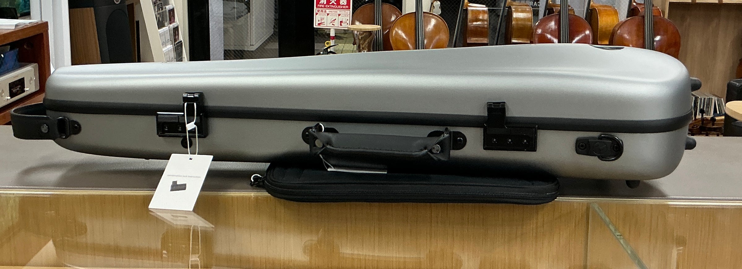 Negri New Violin Case Vulcano Triangular ネグリヴァイオリンケース