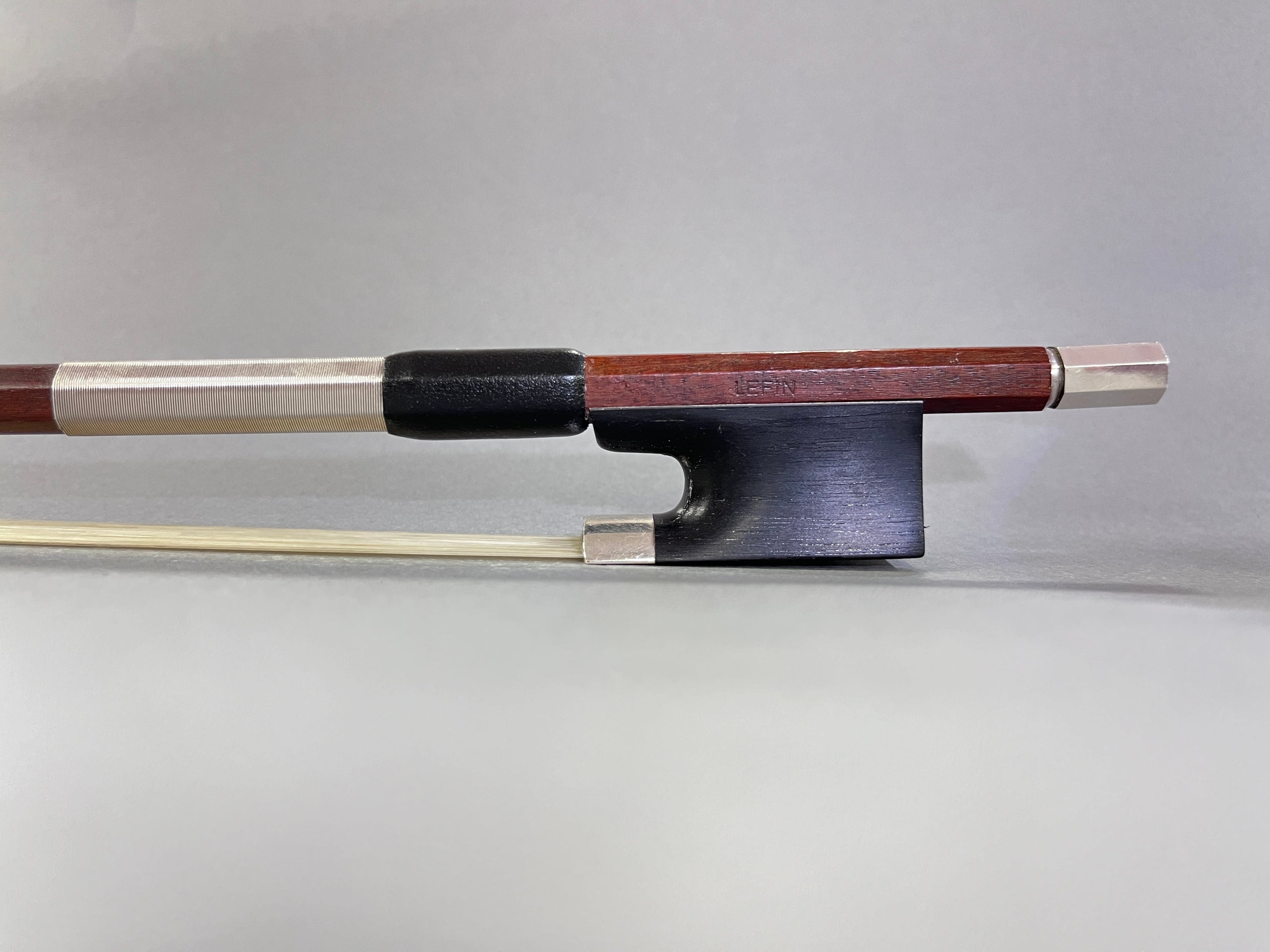 3/4Violin bow : Swiss Finkel Lefin line | l'atelier by apc